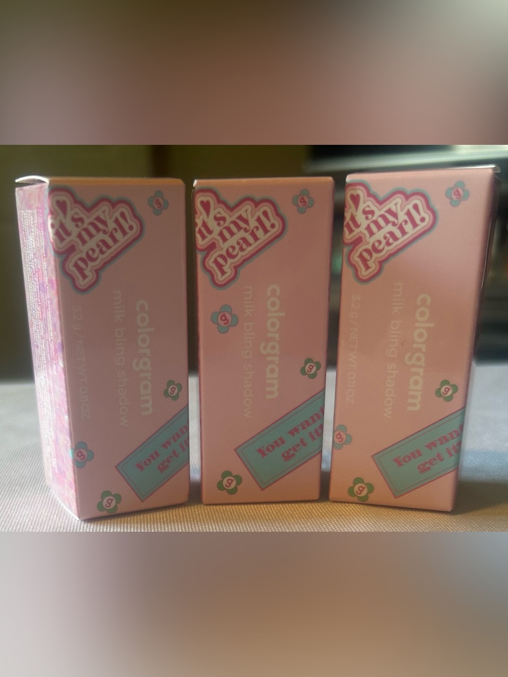 Colorgram Milk Bling Shadow in Shimmering Pastel Shades - Picture 2 of 3